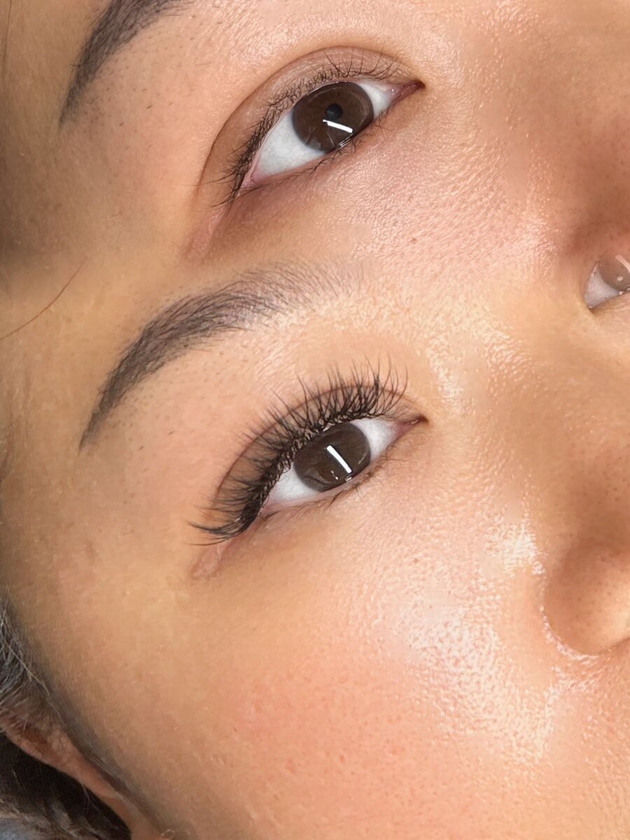 Hybrid lash extensions Melbourne - textured dimensional look